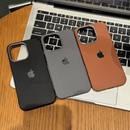 Capa Solid Couro Premium - com Logo Espelhada | para iPhone